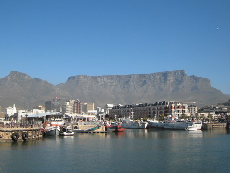 table mountain cape town. Cape Town: Table Mountain by