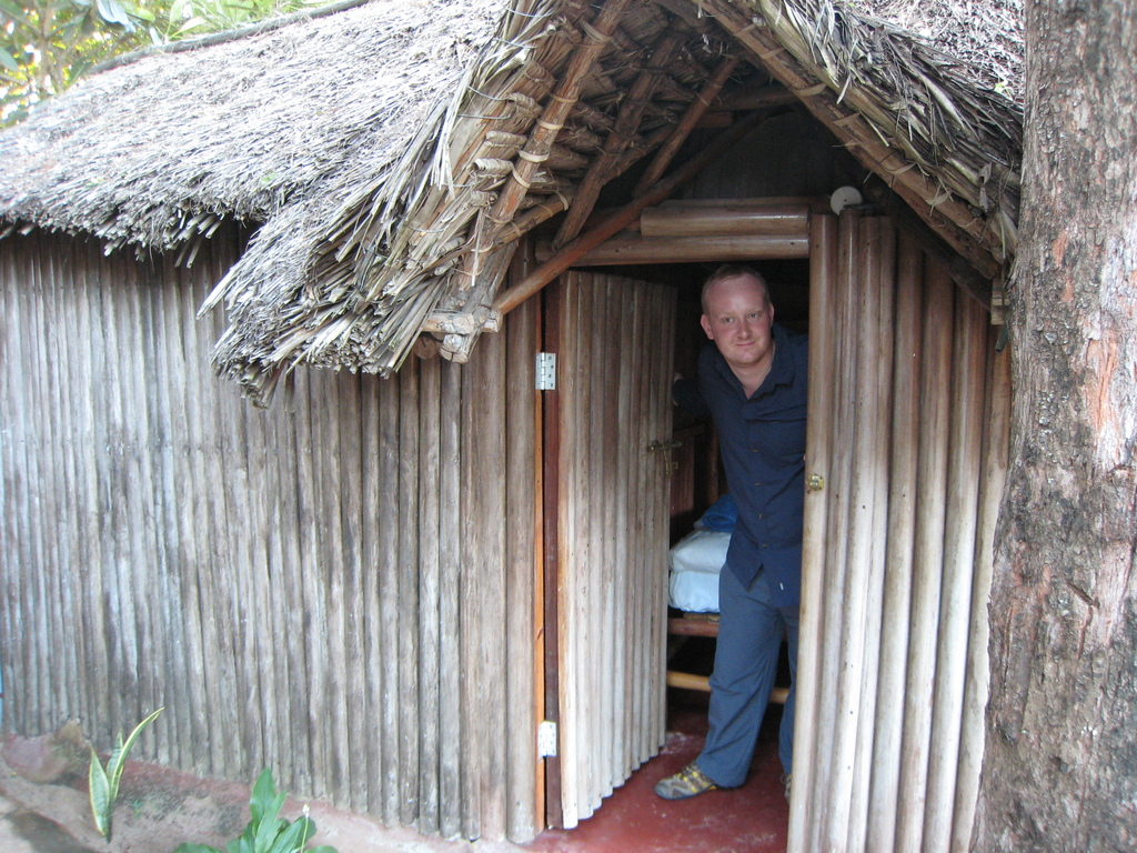 05-daveb-opens-beach-hut.jpg