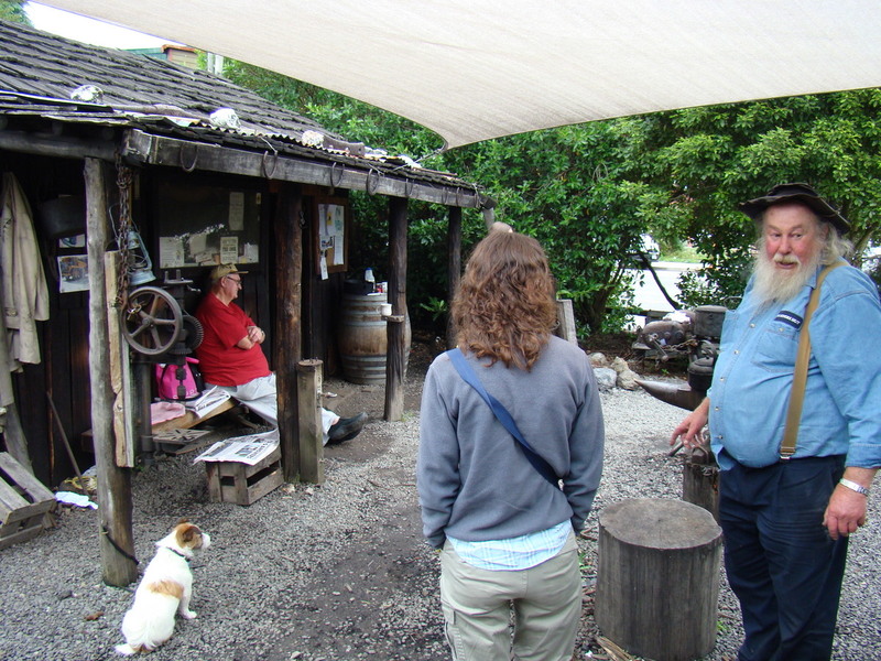 04-new-zealand-reefton-miners-hut.jpg